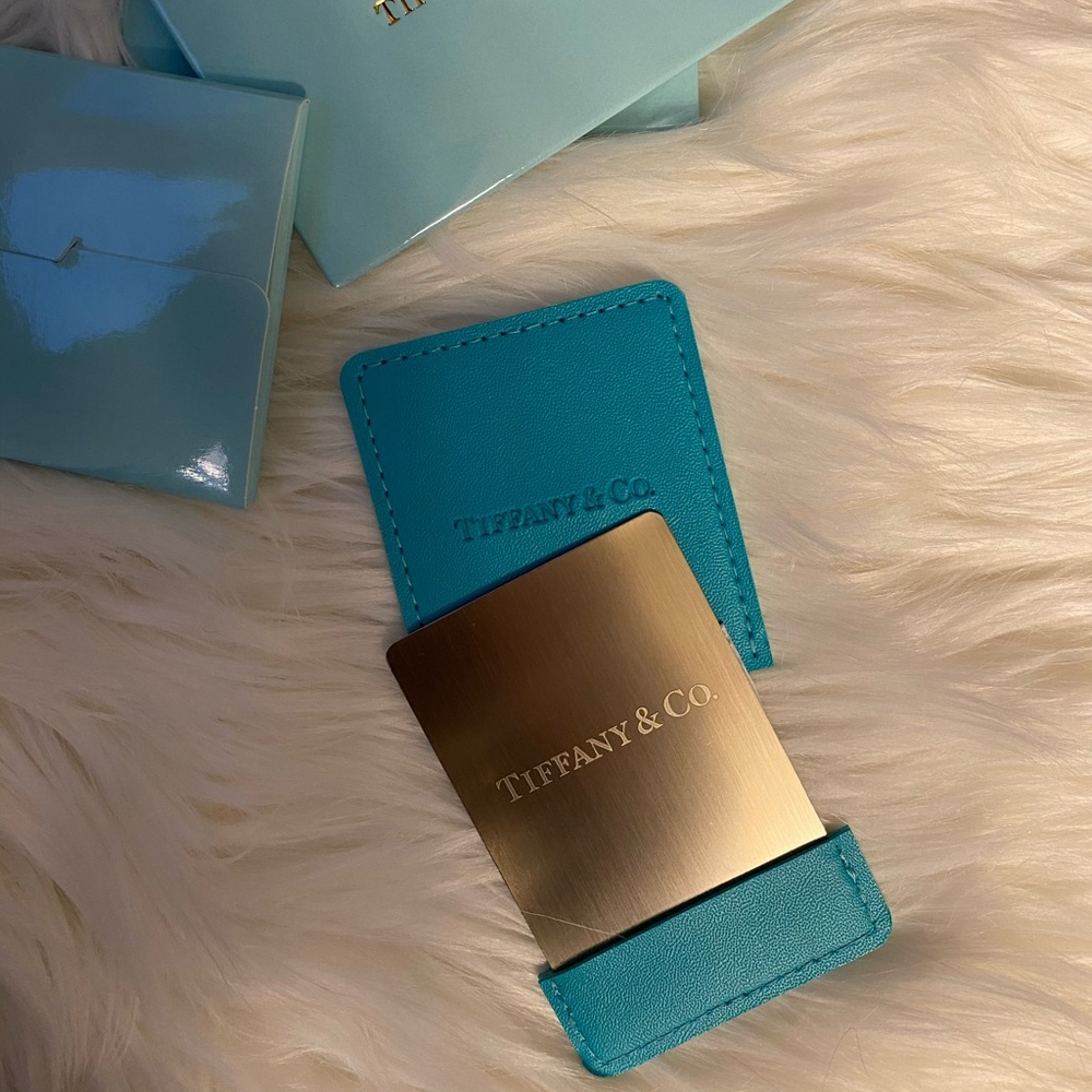 blue handheld purse mirror 😍